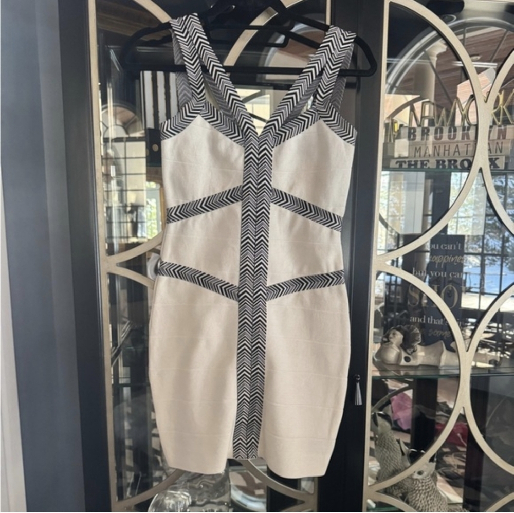 bebe Bandage Cocktail Dress Cream Shell with Black & White Chevron Print Medium